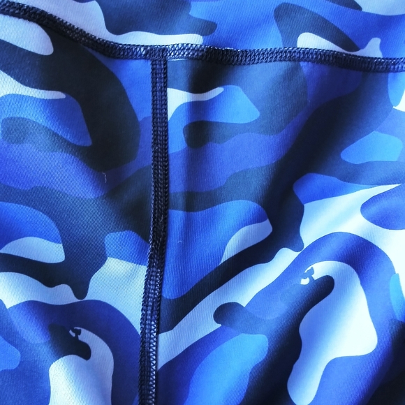 Vineyard Vine reversable blue camo leggings - Picture 3 of 10